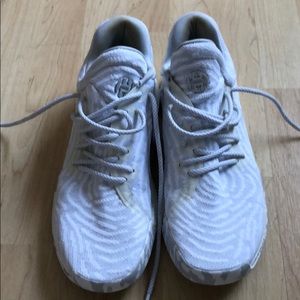 Adidas Hardens - White